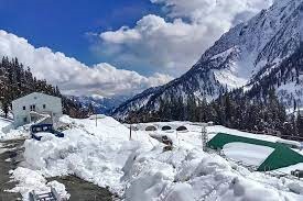 हिमाचल प्रदेश के कुछ हिस्सों में बर्फबारी, बारिश से 168 सड़कें बंद; मनाली के पास रोहतांग में अटल सुरंग पर यातायात रूका